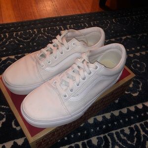 NWOT Women’s vans size 7.5 worn ONCE!!